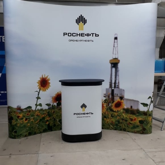 Изогнутый POP UP с тумбой
